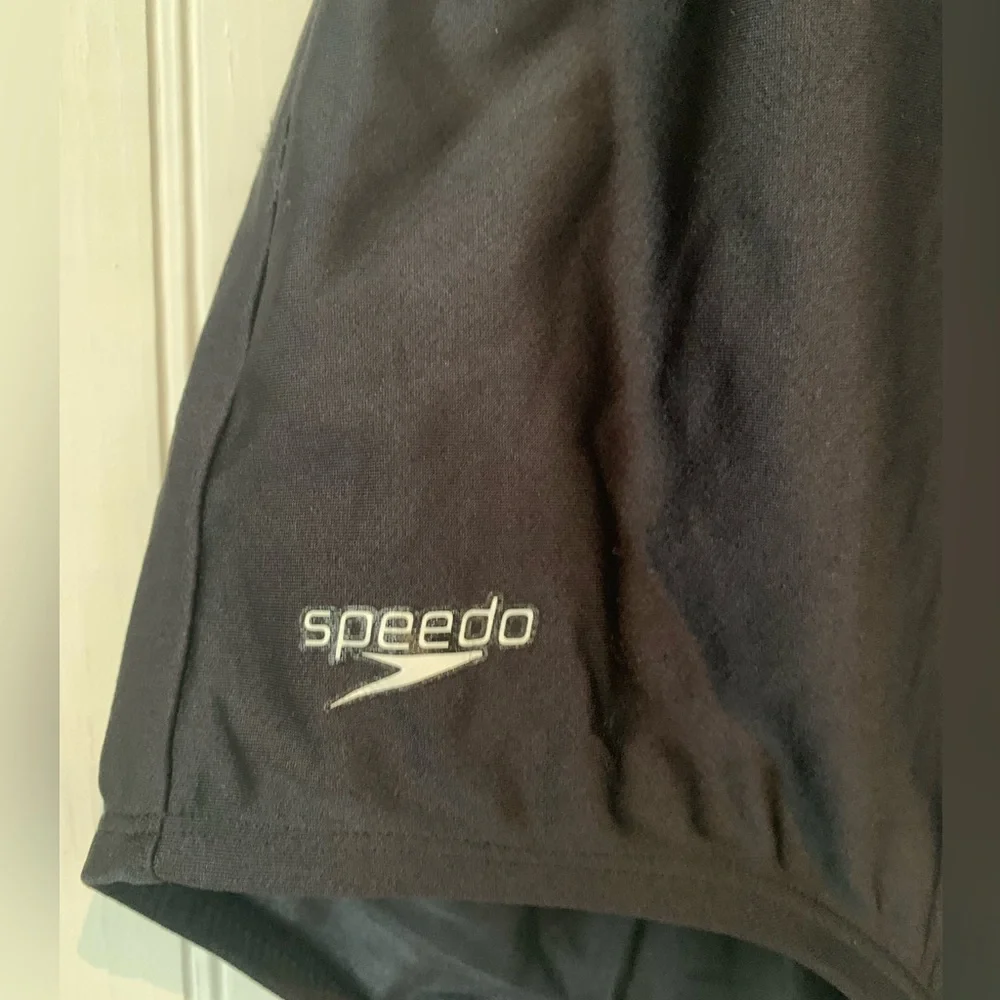 Speedo (Size 10) Black Ombré Ultraback 1 Piece Swimsuit; Bust 39; Waist 31 con’t - Picture 2 of 5
